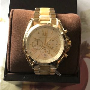 Pretty gold watch